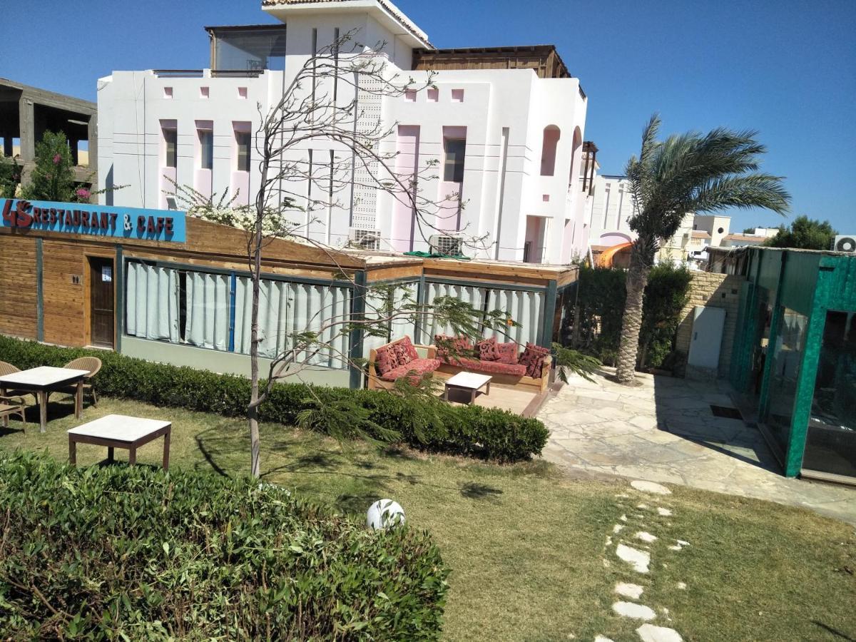 فندق فور إس دهب المظهر الخارجي الصورة