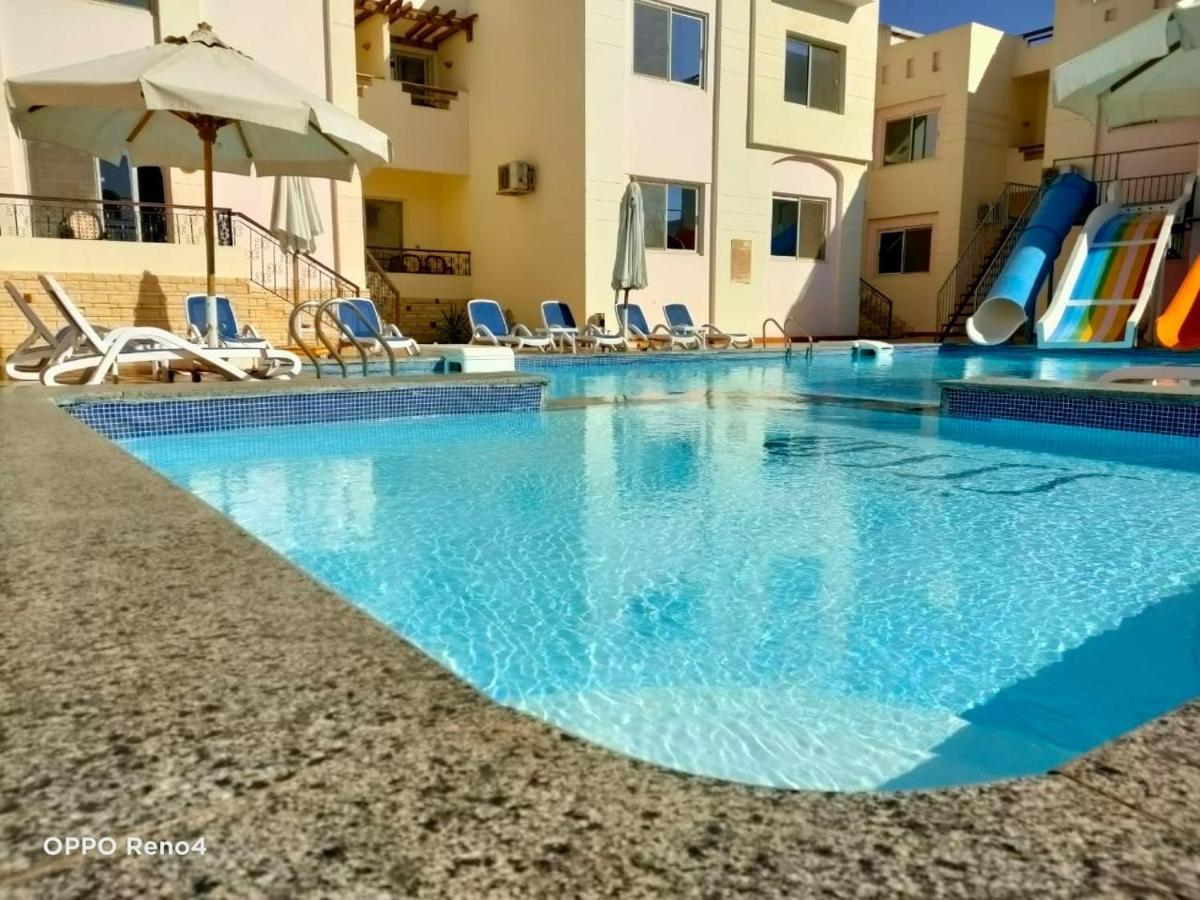 فندق فور إس دهب المظهر الخارجي الصورة