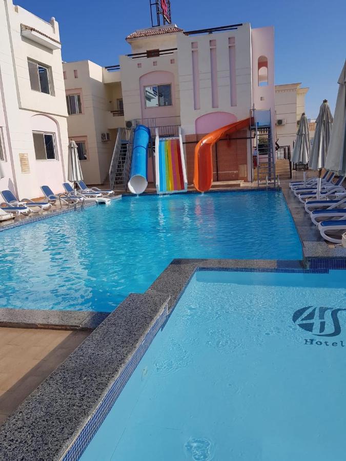 فندق فور إس دهب المظهر الخارجي الصورة